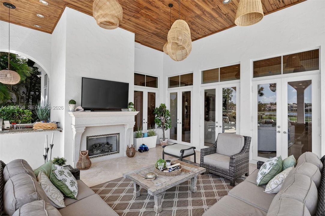 Active With Contract: $6,750,000 (5 beds, 6 baths, 6045 Square Feet)