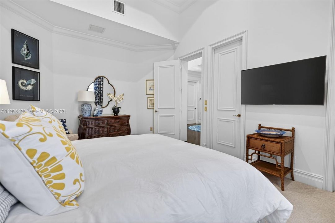 Active With Contract: $6,750,000 (5 beds, 6 baths, 6045 Square Feet)