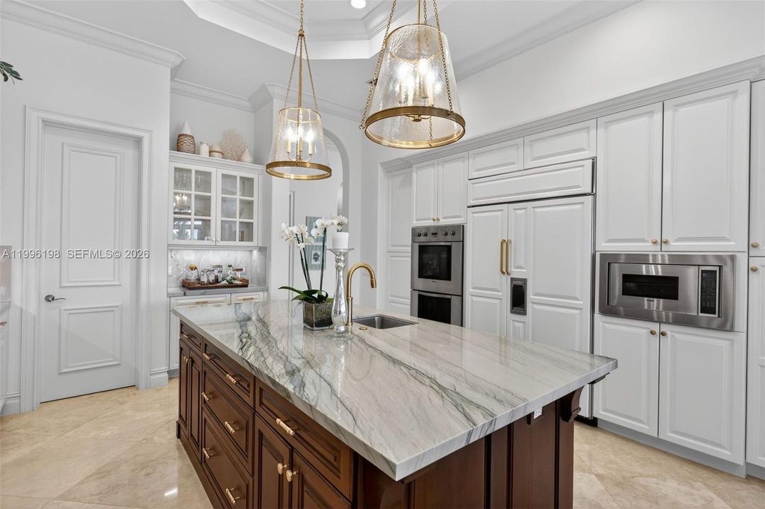 Active With Contract: $6,750,000 (5 beds, 6 baths, 6045 Square Feet)