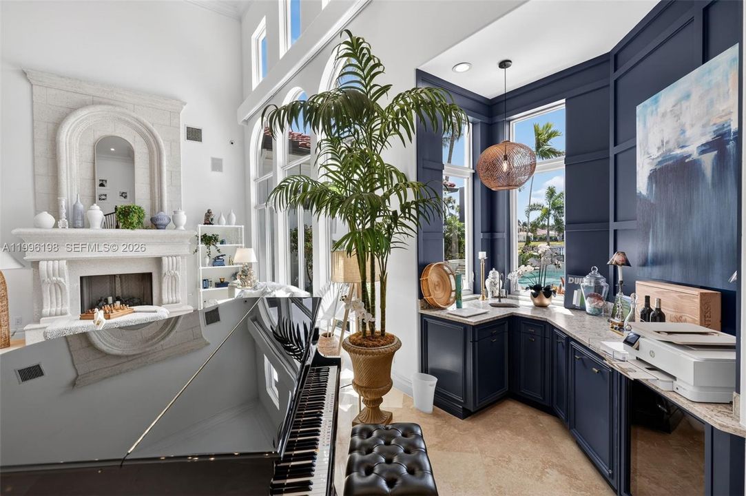 Active With Contract: $6,750,000 (5 beds, 6 baths, 6045 Square Feet)