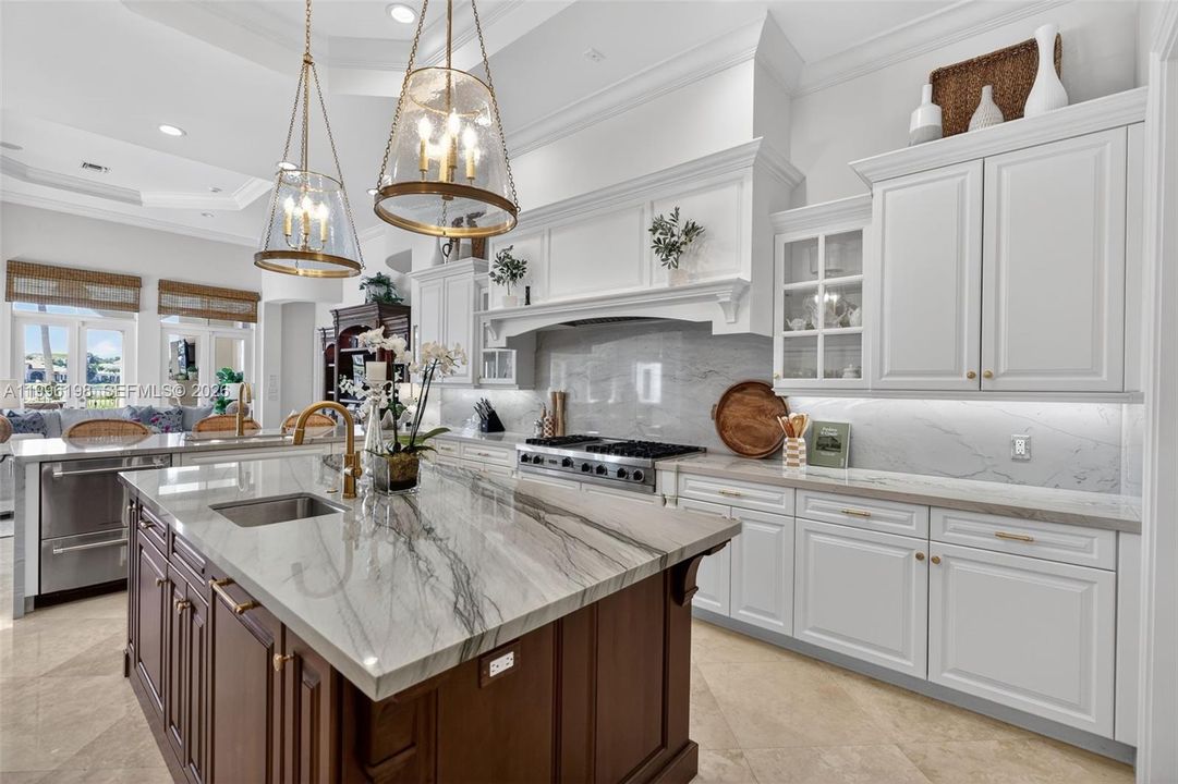 Active With Contract: $6,750,000 (5 beds, 6 baths, 6045 Square Feet)