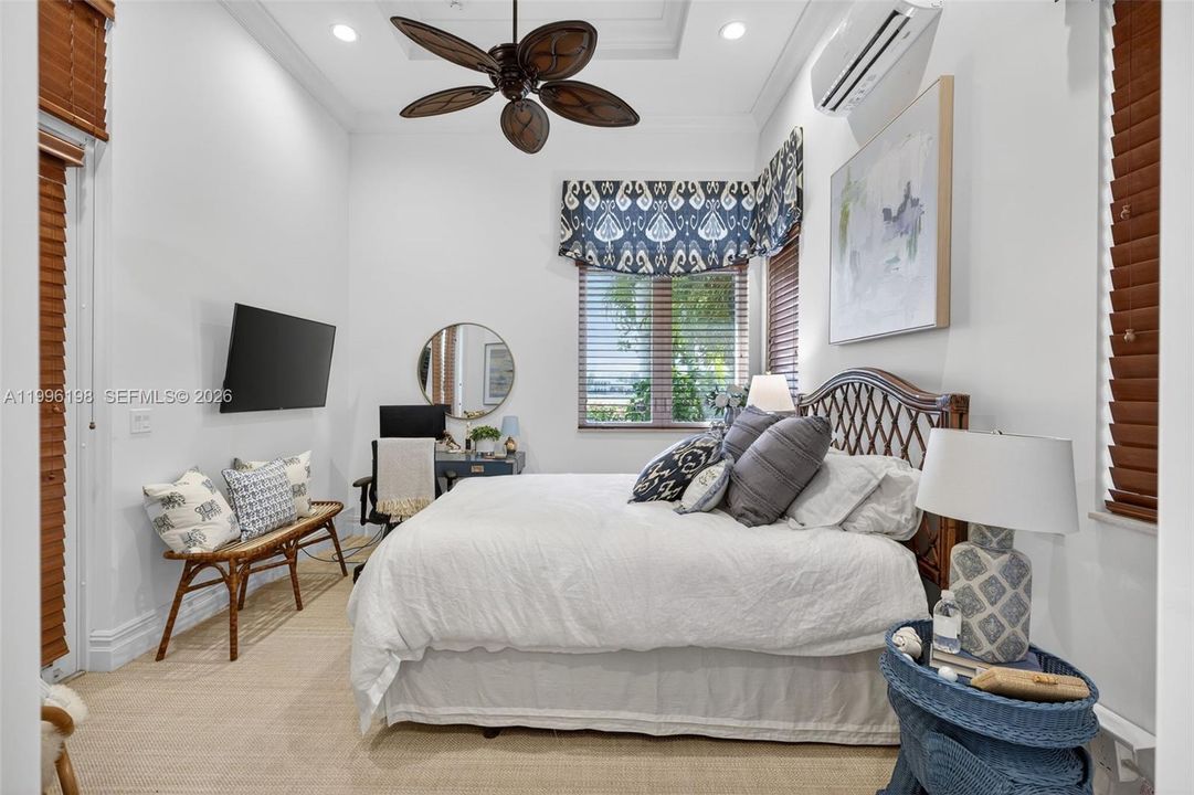 Active With Contract: $6,750,000 (5 beds, 6 baths, 6045 Square Feet)