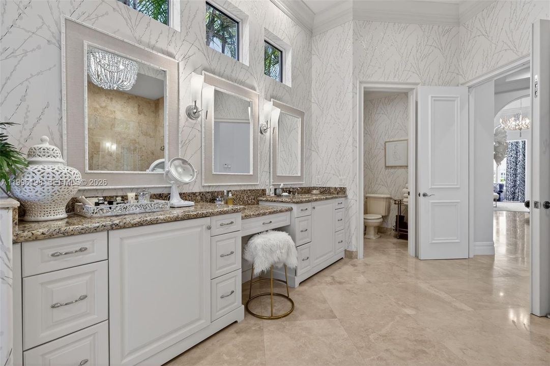 Active With Contract: $6,750,000 (5 beds, 6 baths, 6045 Square Feet)