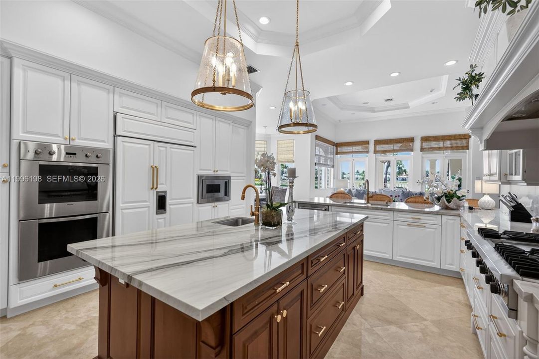 Active With Contract: $6,750,000 (5 beds, 6 baths, 6045 Square Feet)