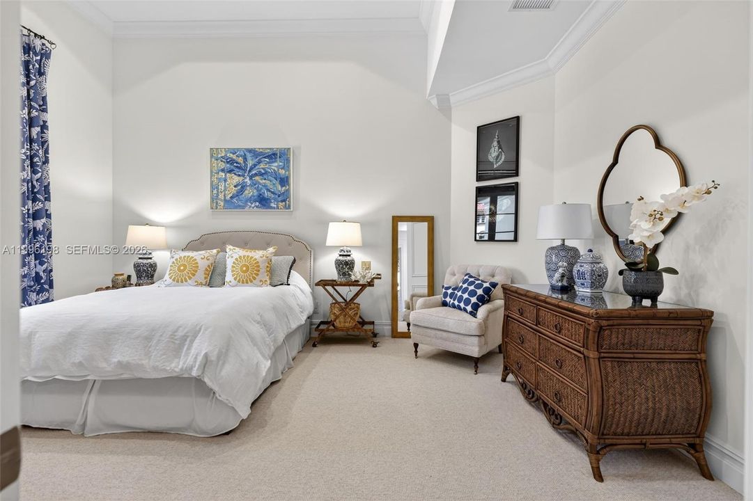 Active With Contract: $6,750,000 (5 beds, 6 baths, 6045 Square Feet)