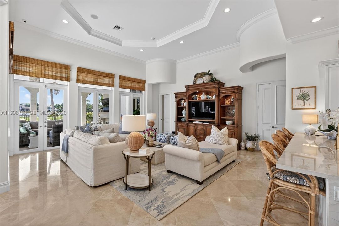 Active With Contract: $6,750,000 (5 beds, 6 baths, 6045 Square Feet)