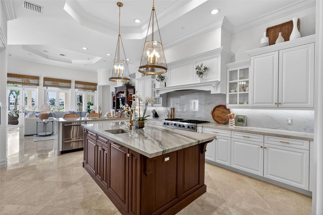 Active With Contract: $6,750,000 (5 beds, 6 baths, 6045 Square Feet)