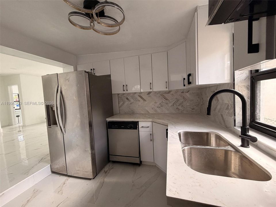 For Sale: $585,000 (3 beds, 2 baths, 1340 Square Feet)