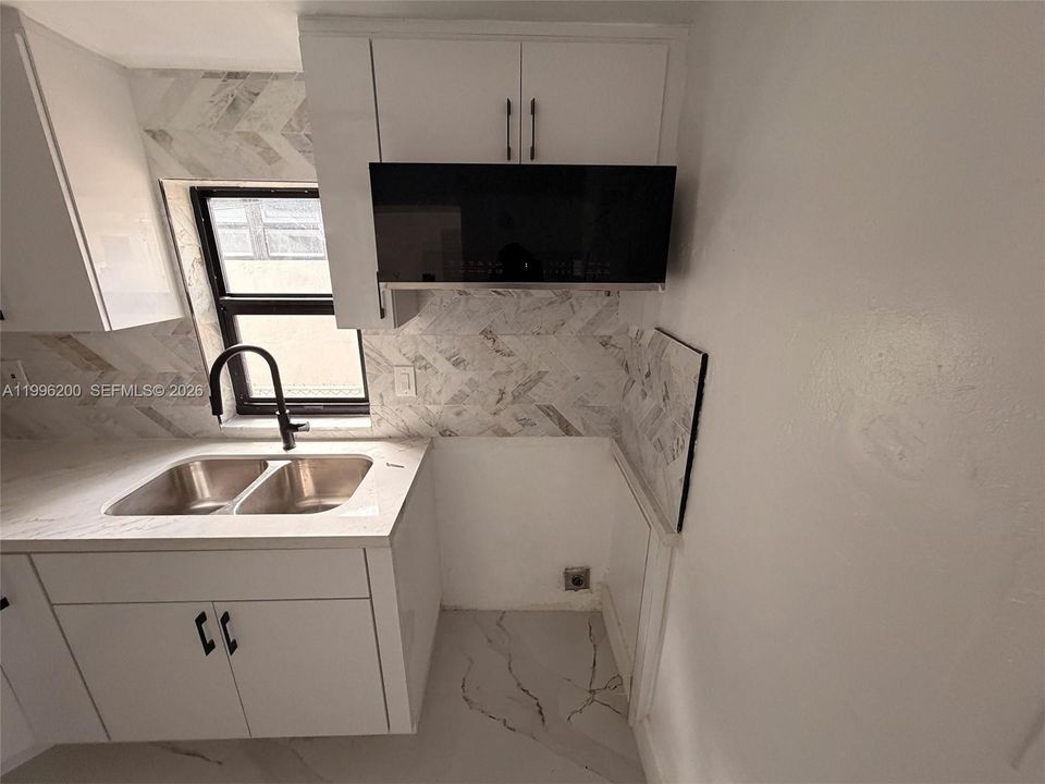 For Sale: $585,000 (3 beds, 2 baths, 1340 Square Feet)