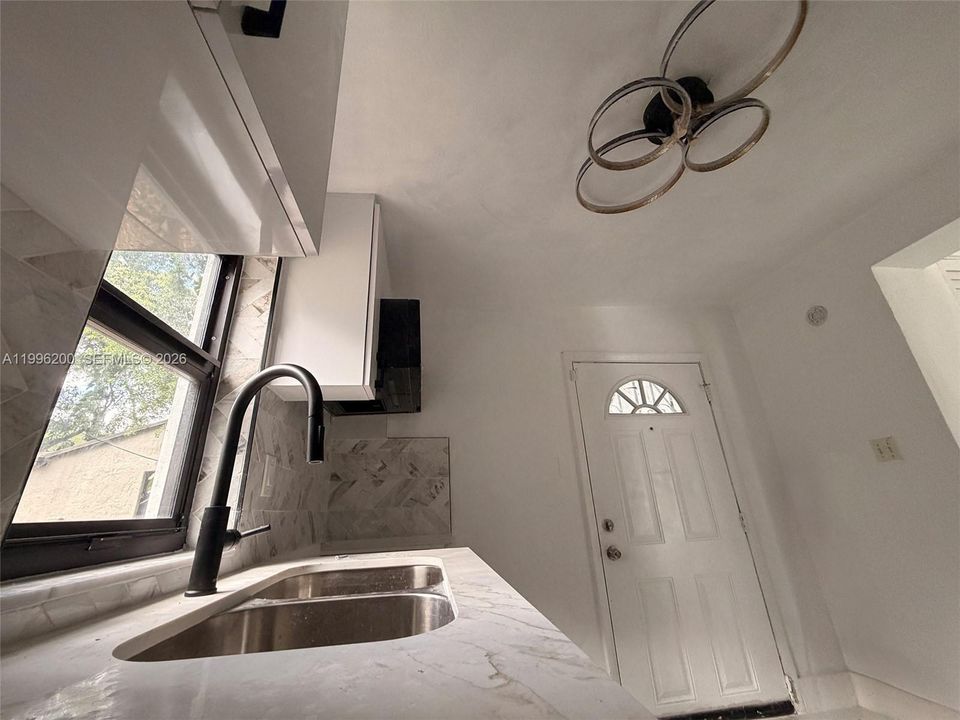 For Sale: $585,000 (3 beds, 2 baths, 1340 Square Feet)