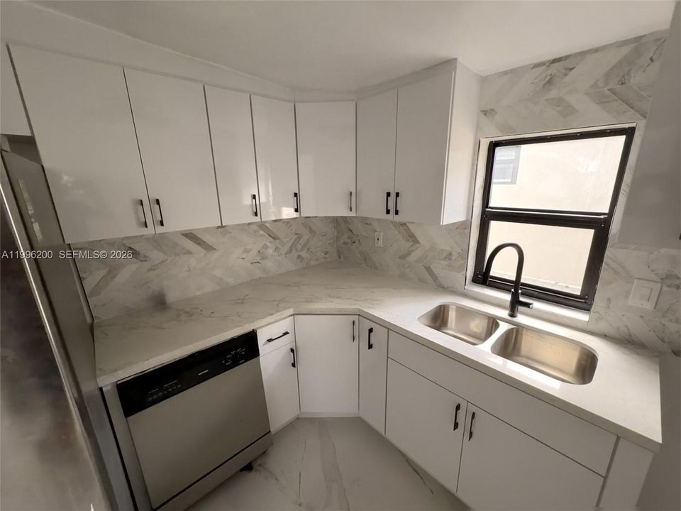 For Sale: $585,000 (3 beds, 2 baths, 1340 Square Feet)