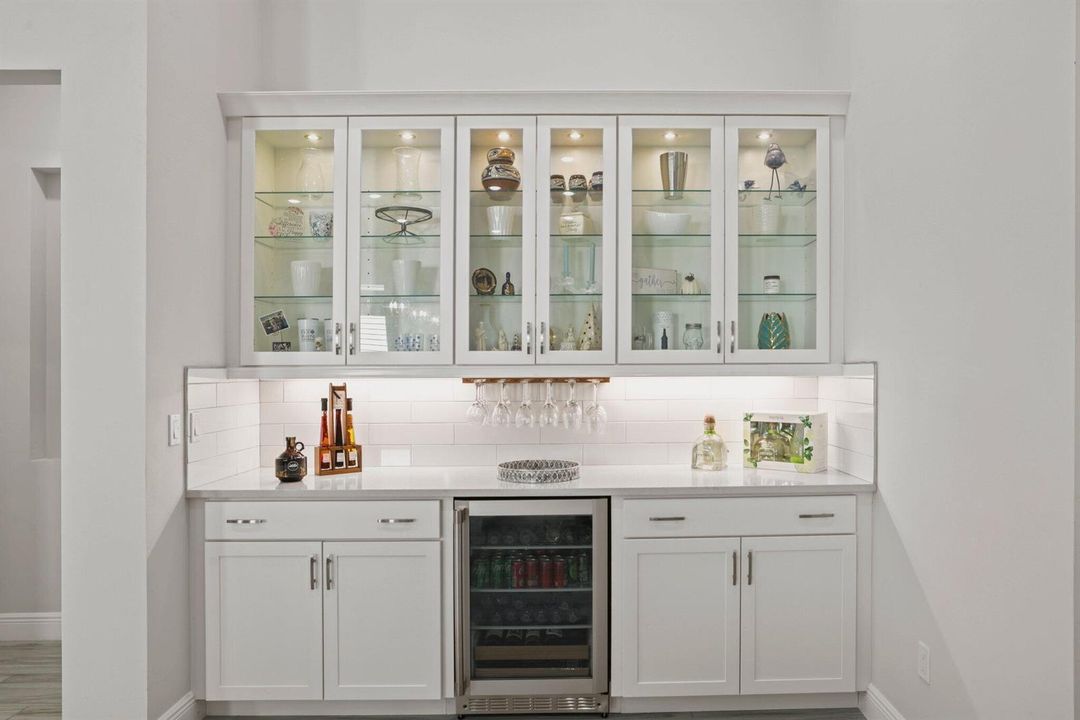 Bar / Entertainment Center
