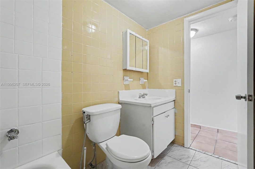Под контрактом: $199,900 (2 спален, 1 ванн, 798 Квадратных фут)