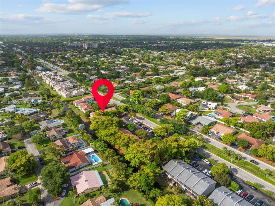 На продажу: $295,000 (2 спален, 1 ванн, 1190 Квадратных фут)