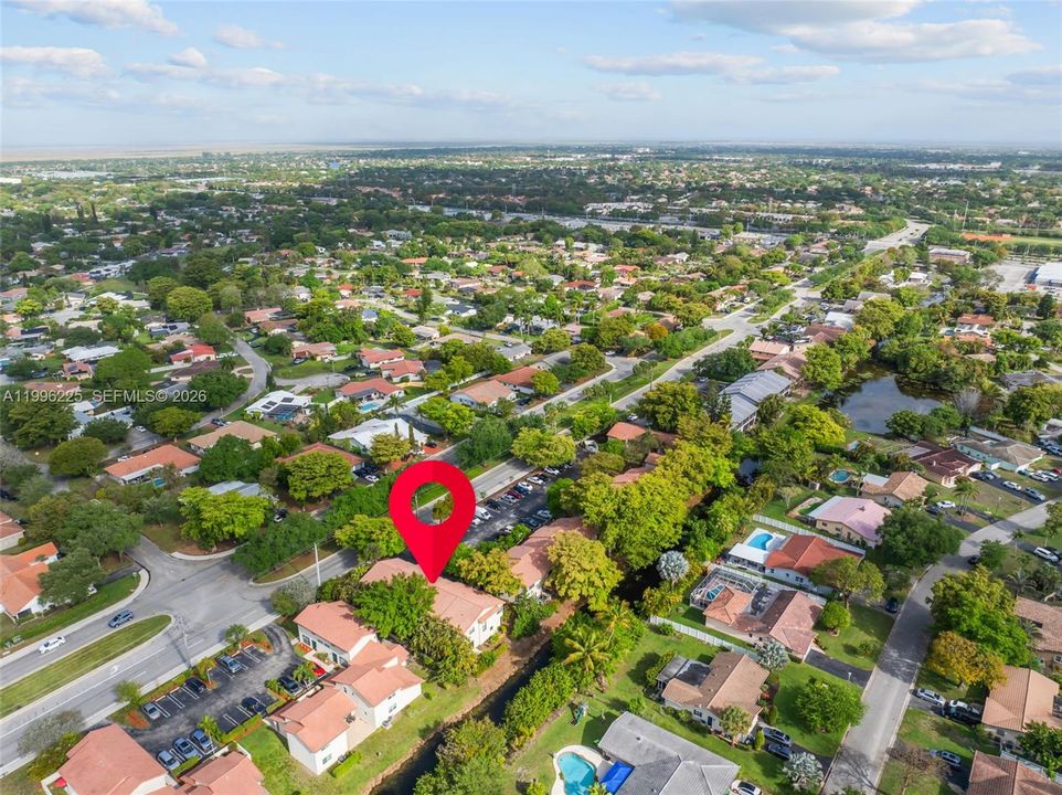 На продажу: $295,000 (2 спален, 1 ванн, 1190 Квадратных фут)