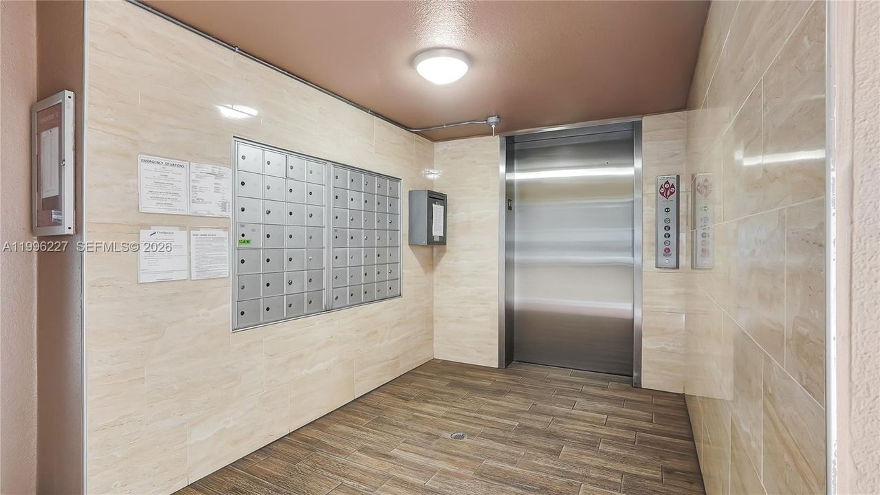 Под контрактом: $205,000 (2 спален, 1 ванн, 1046 Квадратных фут)