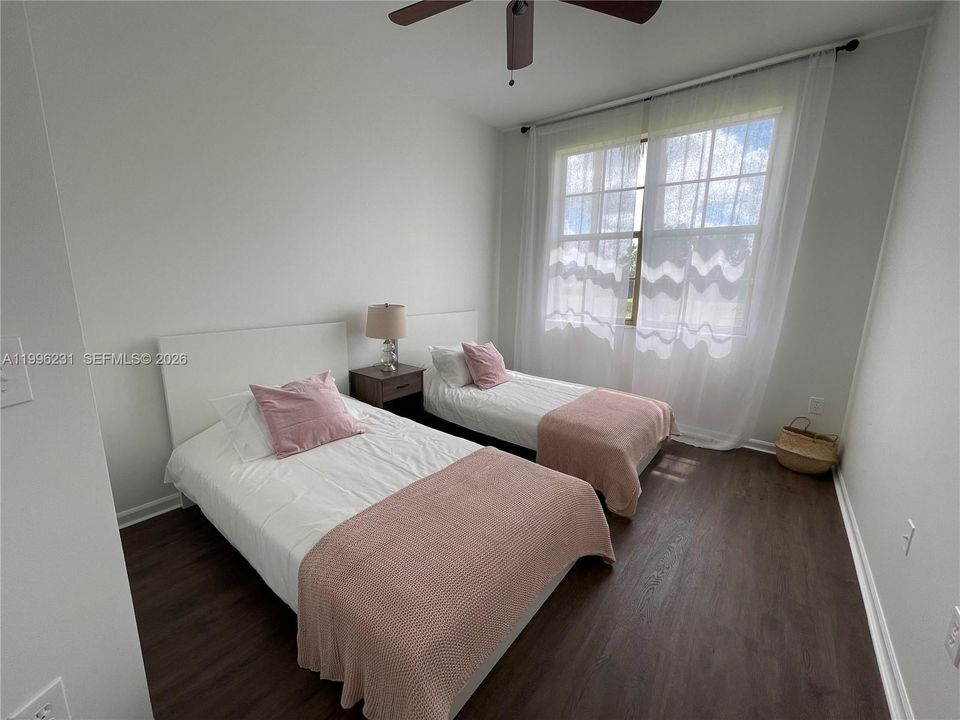 For Rent: $2,950 (3 beds, 2 baths, 1479 Square Feet)