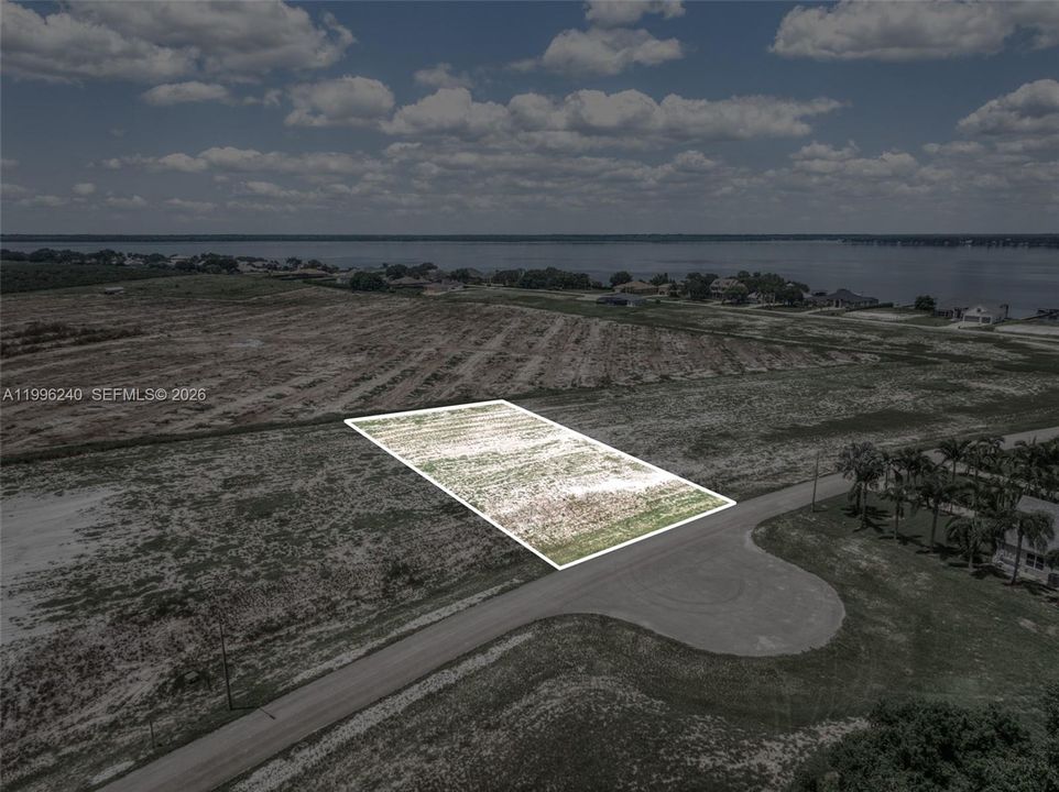 最近售出: $75,000 (0.55 acres)