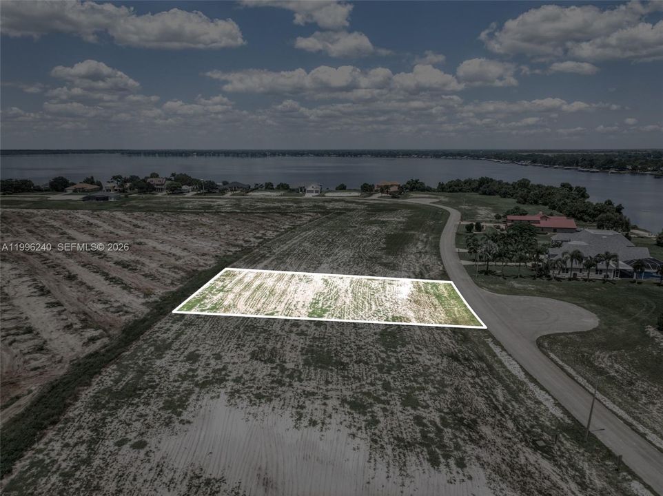 最近售出: $75,000 (0.55 acres)