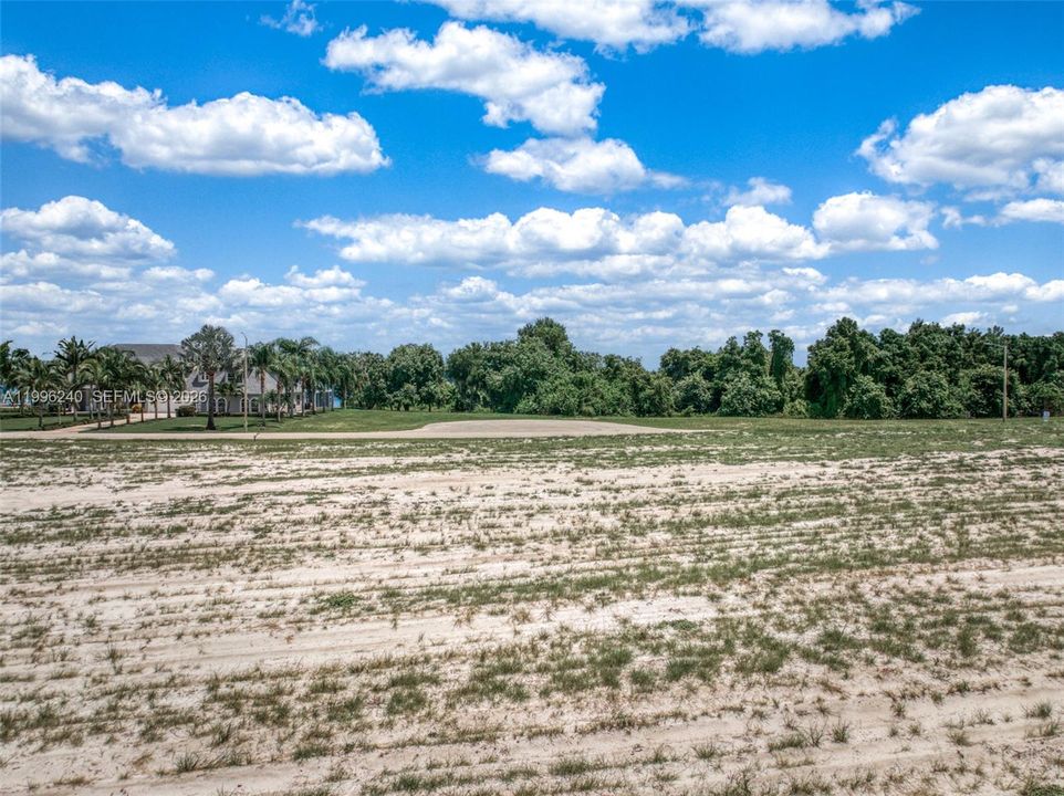 最近售出: $75,000 (0.55 acres)