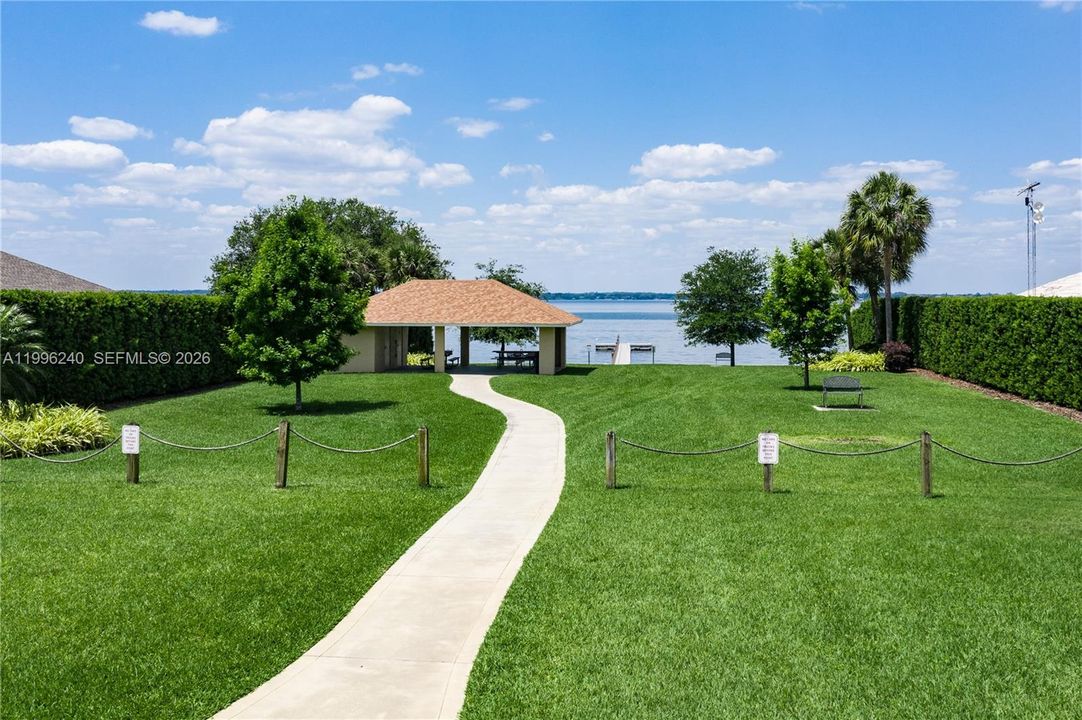 最近售出: $75,000 (0.55 acres)