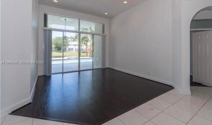 En Venta: $1,350,000 (5 camas, 3 baños, 2554 Pies cuadrados)