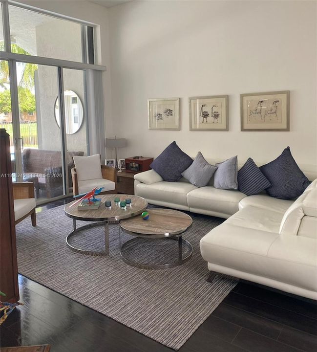 En Venta: $1,350,000 (5 camas, 3 baños, 2554 Pies cuadrados)