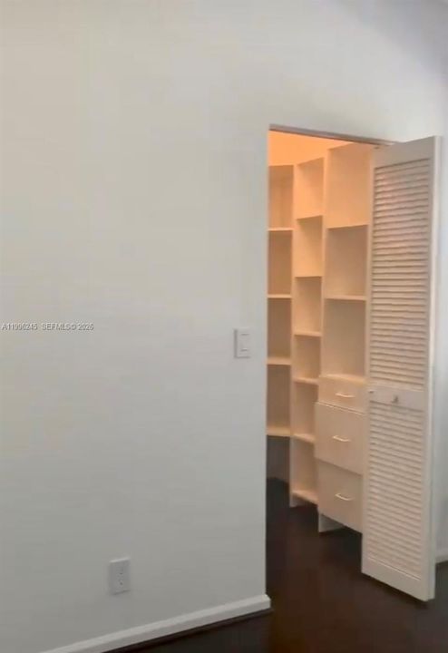 En Venta: $1,350,000 (5 camas, 3 baños, 2554 Pies cuadrados)