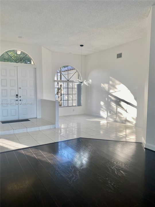 En Venta: $1,350,000 (5 camas, 3 baños, 2554 Pies cuadrados)