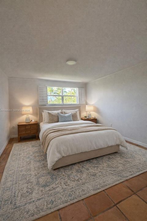 На продажу: $699,000 (2 спален, 2 ванн, 1040 Квадратных фут)