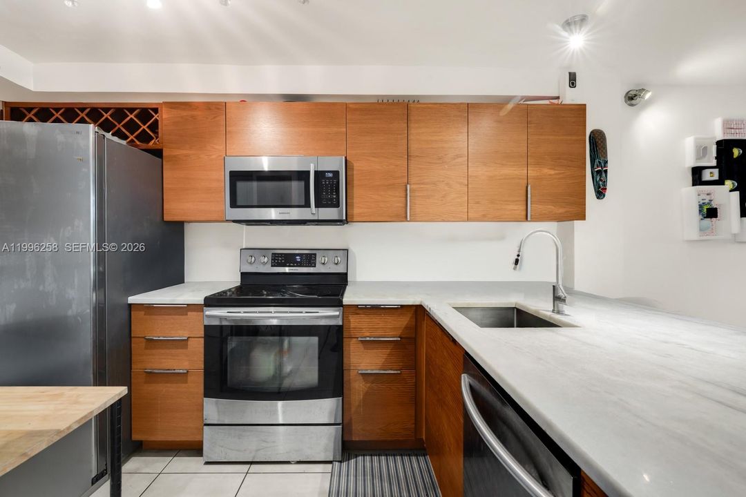 En Venta: $375,000 (2 camas, 2 baños, 990 Pies cuadrados)