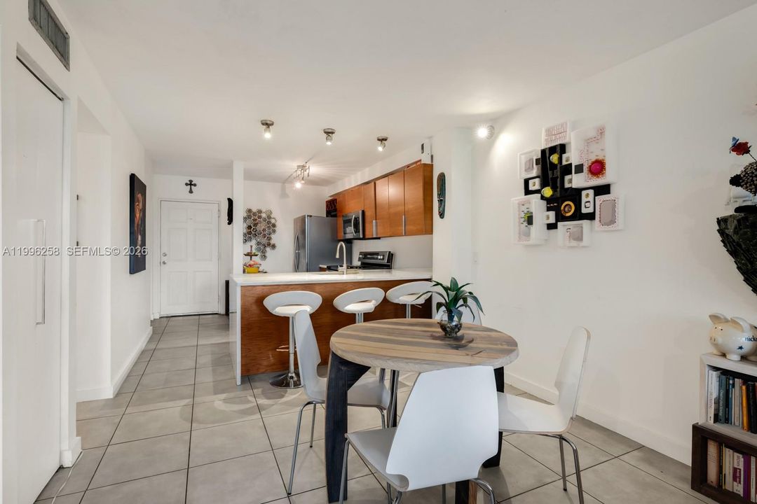 En Venta: $375,000 (2 camas, 2 baños, 990 Pies cuadrados)