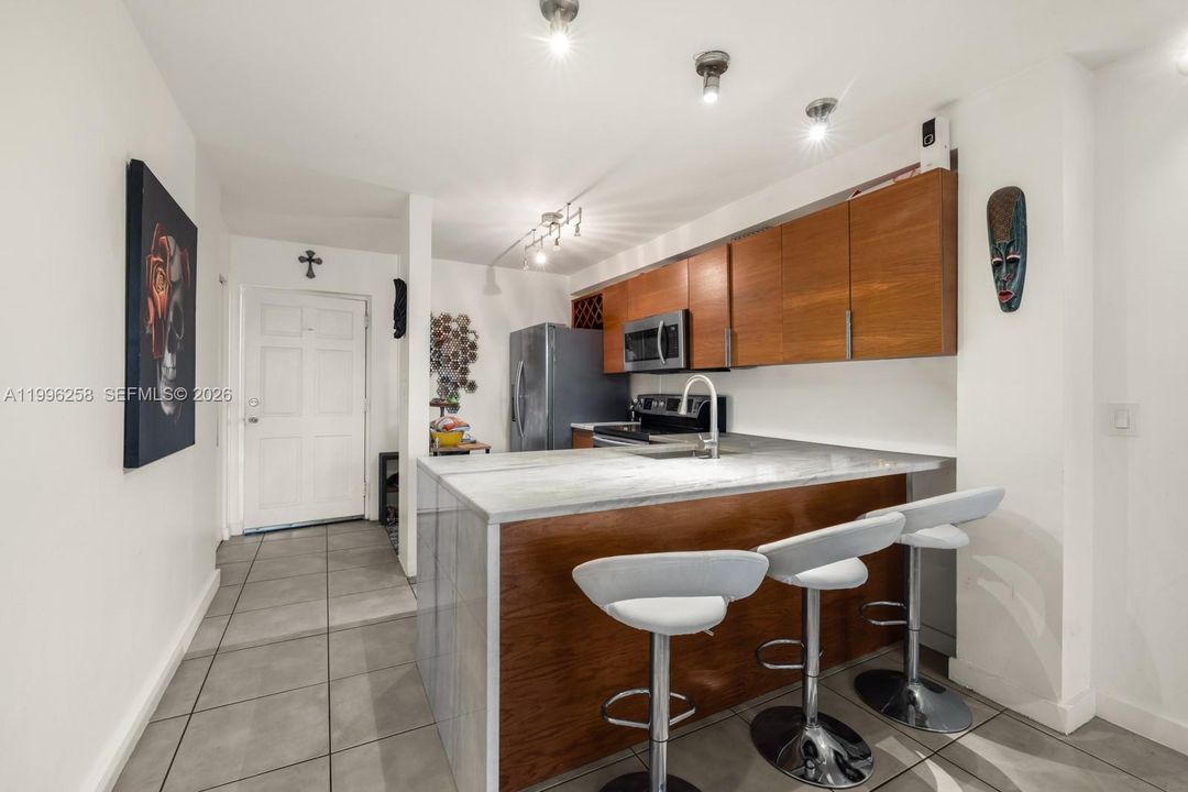 En Venta: $375,000 (2 camas, 2 baños, 990 Pies cuadrados)