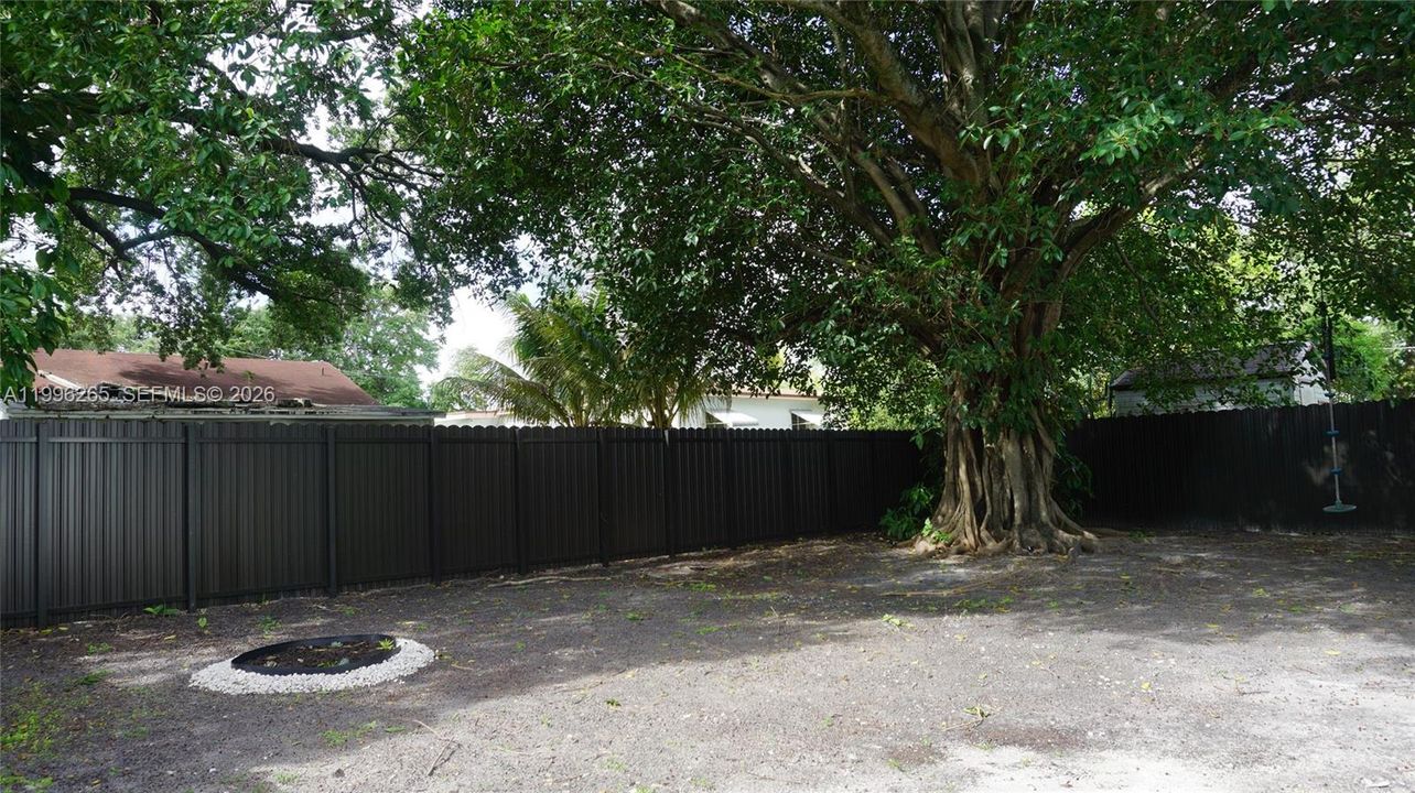 Activo con contrato: $639,900 (3 camas, 2 baños, 1748 Pies cuadrados)