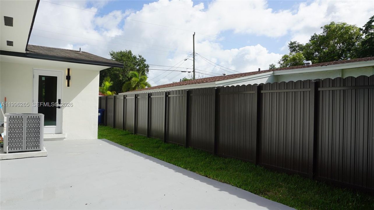Activo con contrato: $639,900 (3 camas, 2 baños, 1748 Pies cuadrados)
