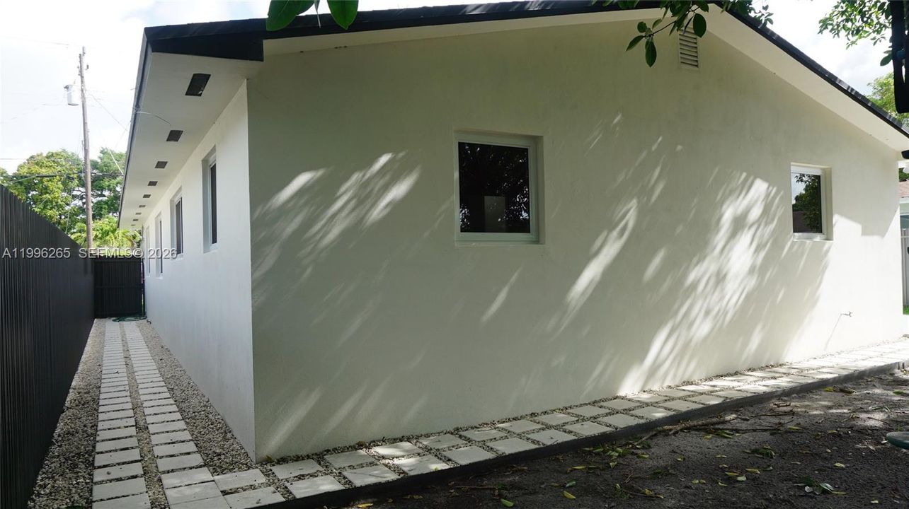 Activo con contrato: $639,900 (3 camas, 2 baños, 1748 Pies cuadrados)