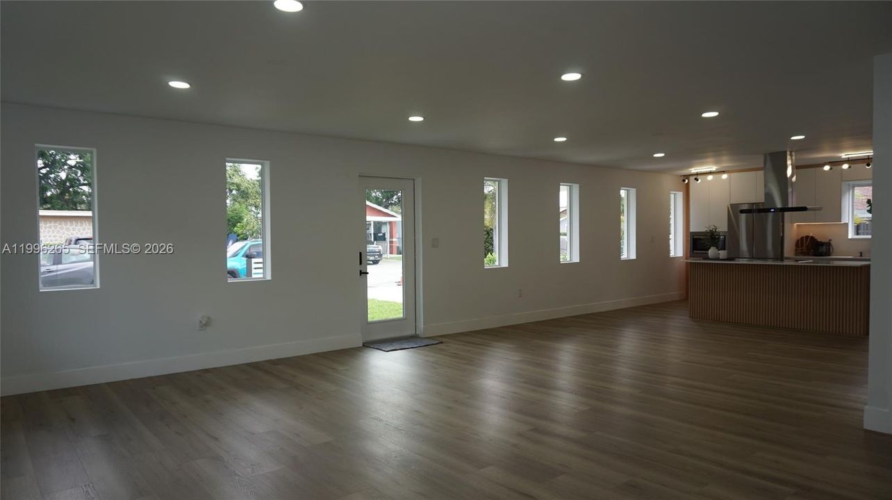 Activo con contrato: $639,900 (3 camas, 2 baños, 1748 Pies cuadrados)