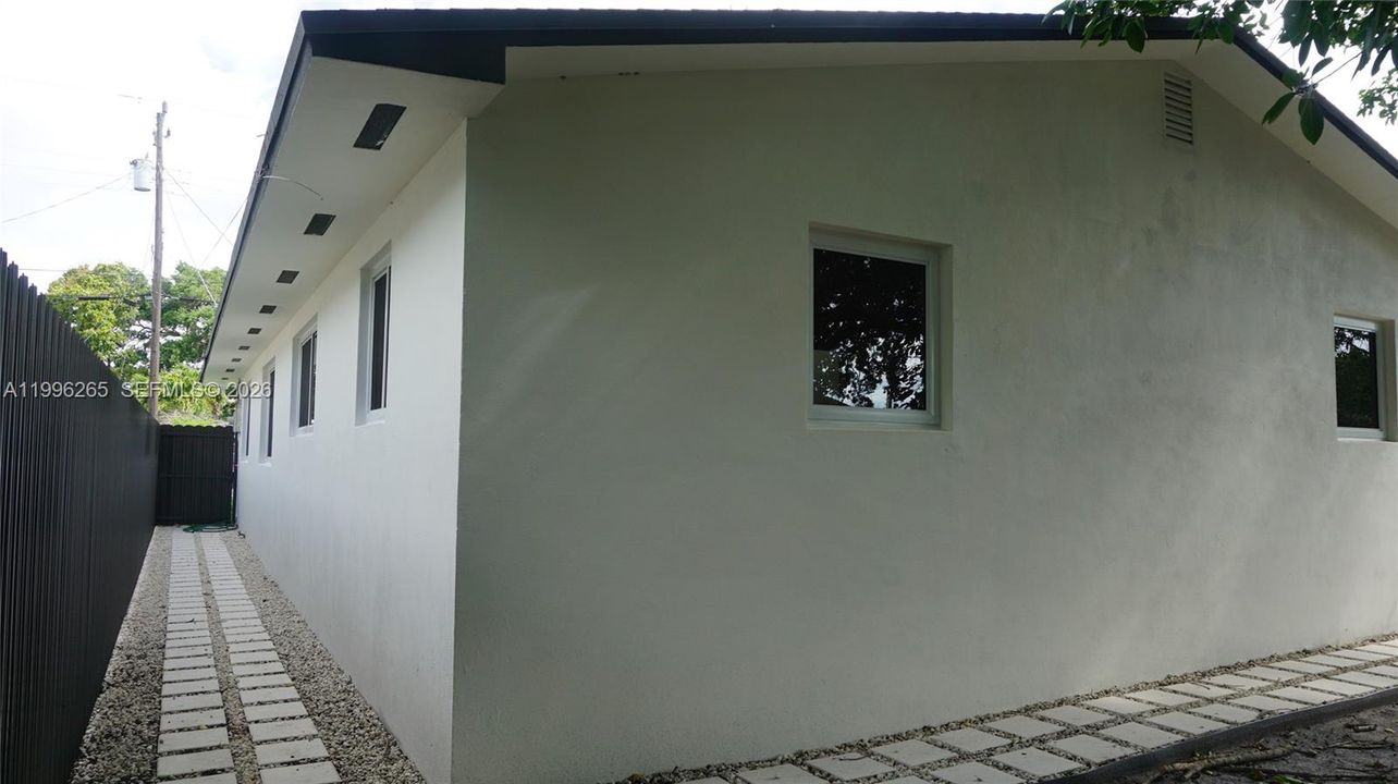 Activo con contrato: $639,900 (3 camas, 2 baños, 1748 Pies cuadrados)
