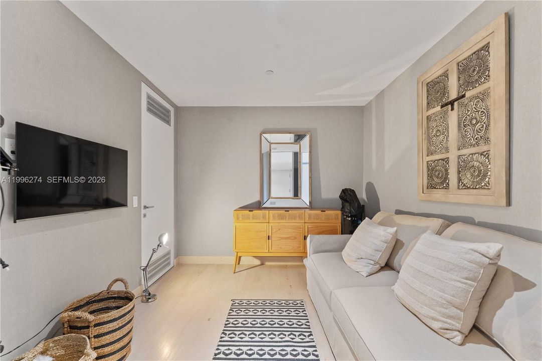 Active With Contract: $24,999 (3 beds, 3 baths, 2271 Square Feet)