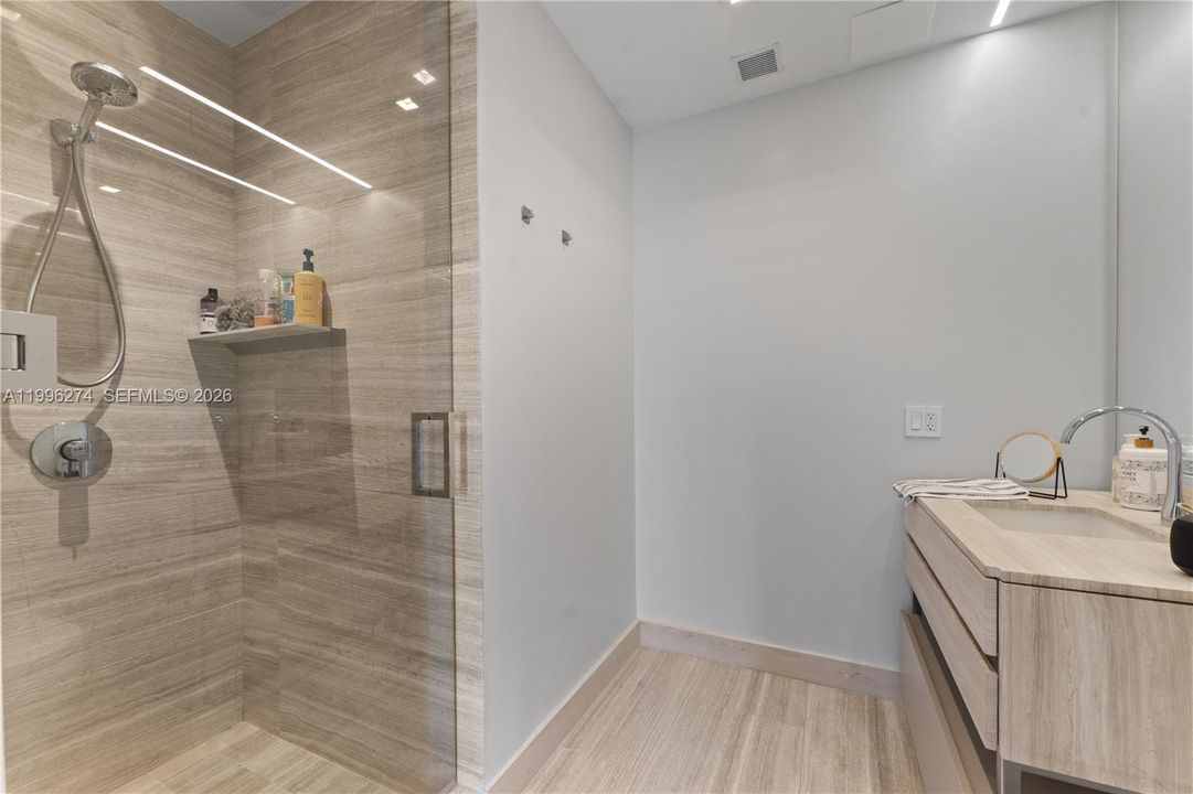Active With Contract: $24,999 (3 beds, 3 baths, 2271 Square Feet)