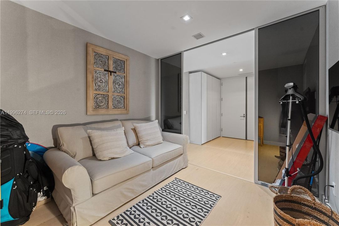 Active With Contract: $24,999 (3 beds, 3 baths, 2271 Square Feet)