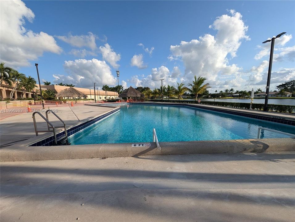 For Sale: $304,500 (2 beds, 2 baths, 1256 Square Feet)