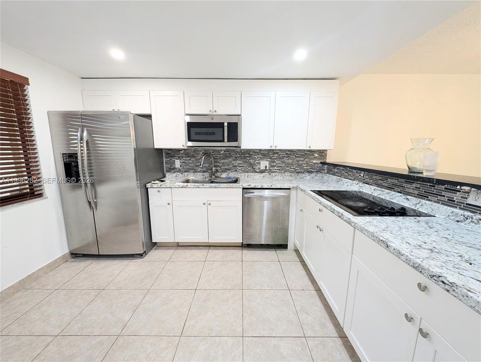 For Sale: $304,500 (2 beds, 2 baths, 1256 Square Feet)