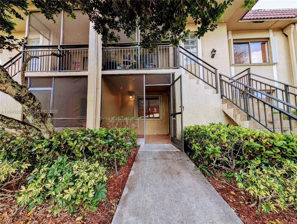 For Sale: $304,500 (2 beds, 2 baths, 1256 Square Feet)