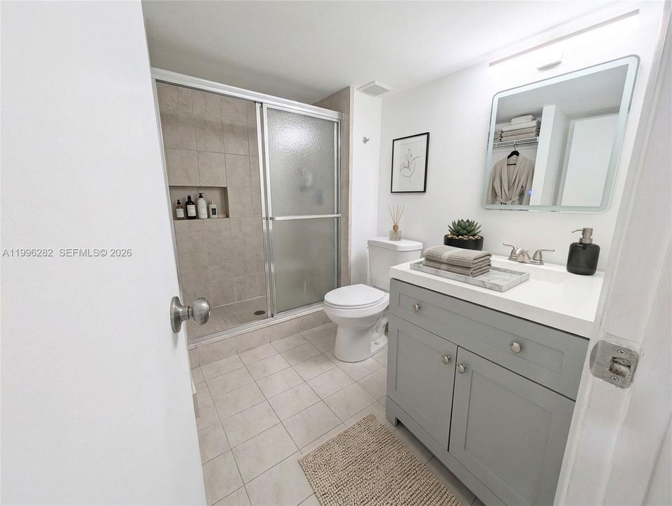 For Sale: $304,500 (2 beds, 2 baths, 1256 Square Feet)