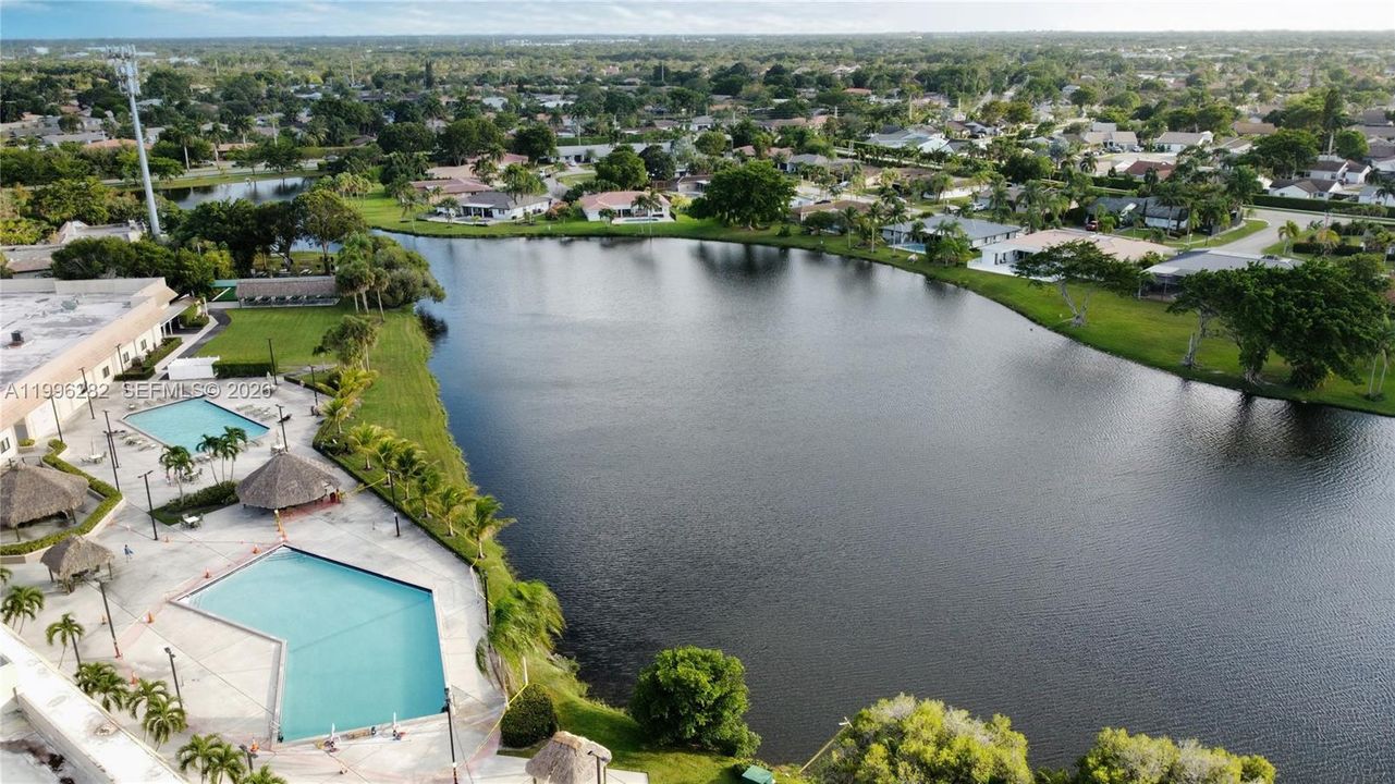 For Sale: $304,500 (2 beds, 2 baths, 1256 Square Feet)