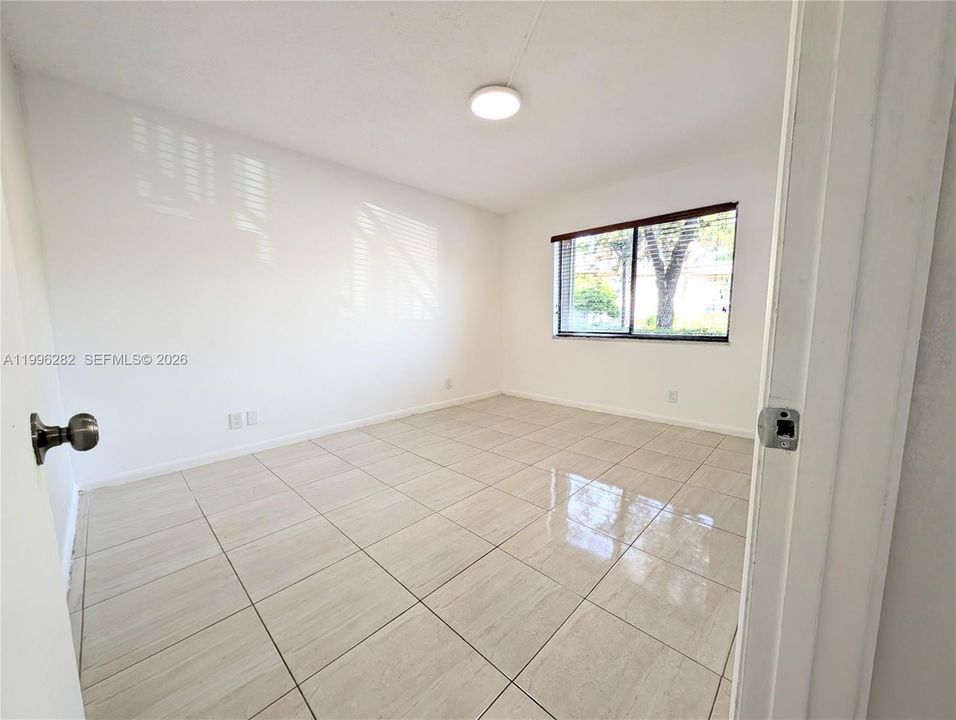 For Sale: $304,500 (2 beds, 2 baths, 1256 Square Feet)