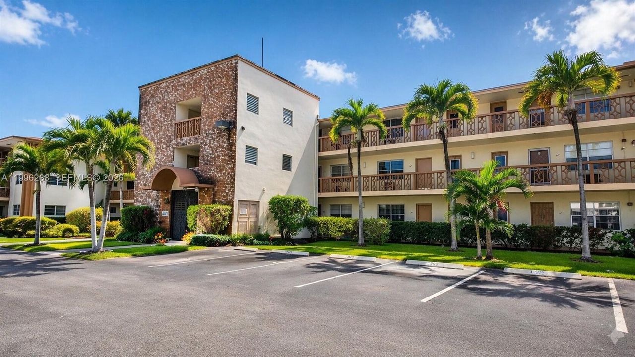 For Sale: $72,000 (1 beds, 1 baths, 688 Square Feet)