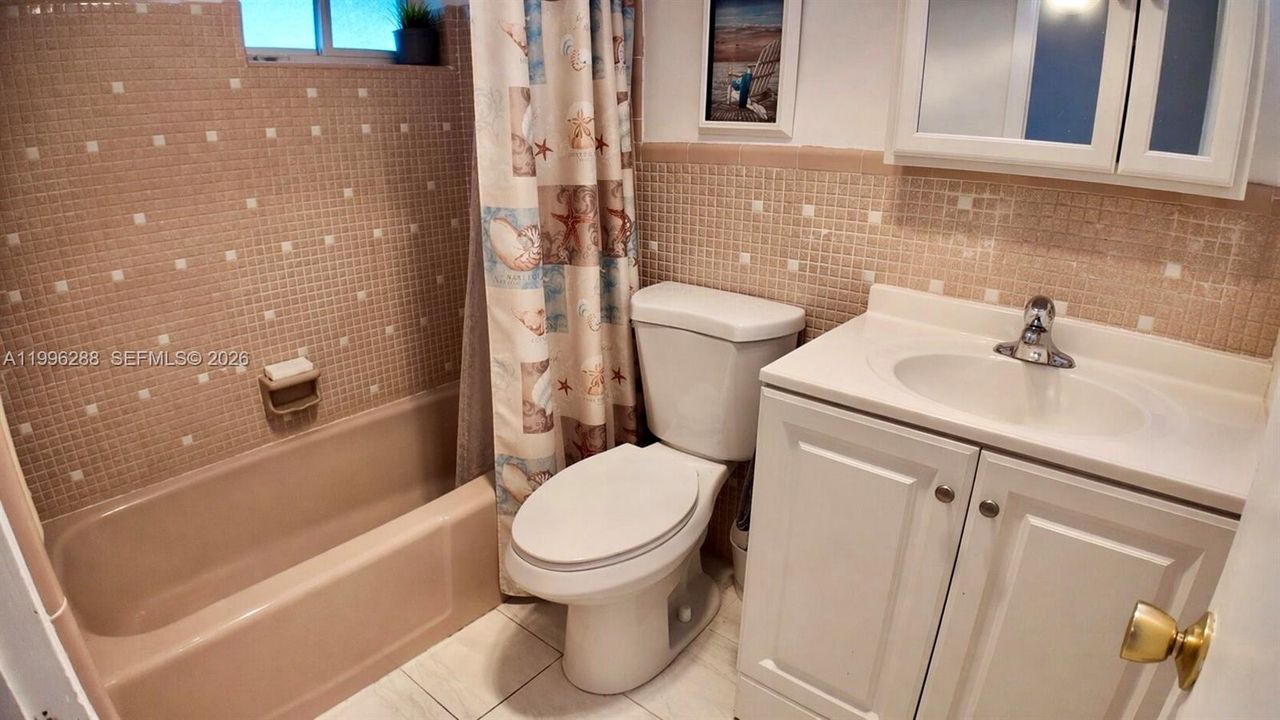 For Sale: $72,000 (1 beds, 1 baths, 688 Square Feet)