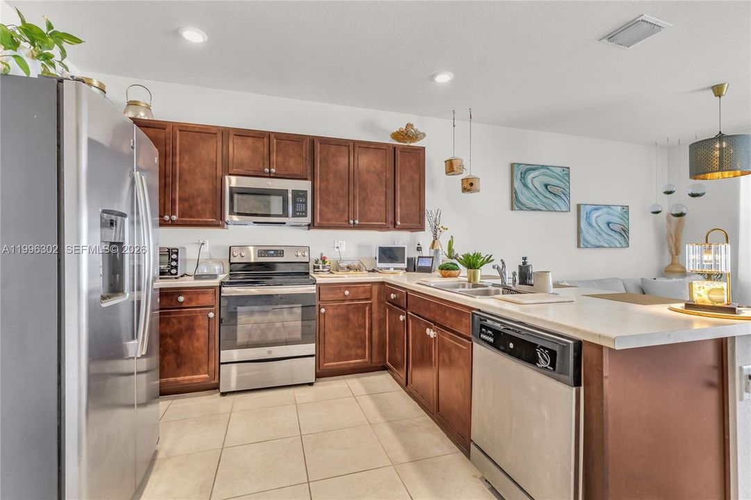For Sale: $445,000 (2 beds, 2 baths, 1441 Square Feet)